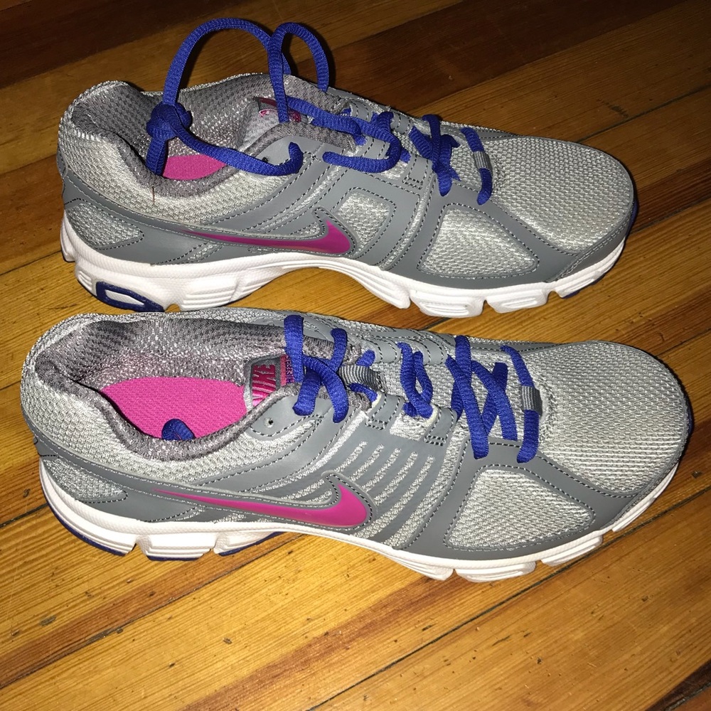 Nike sneakers , Women’s 7.5, brand new